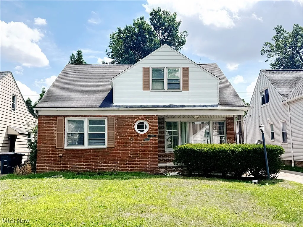 24006 E Silsby Rd photo 1
