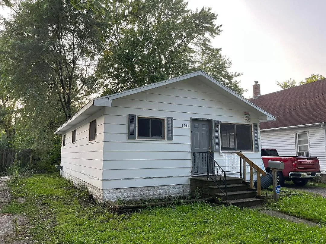 2 bed, 915 sqft, $900 — Photo 1