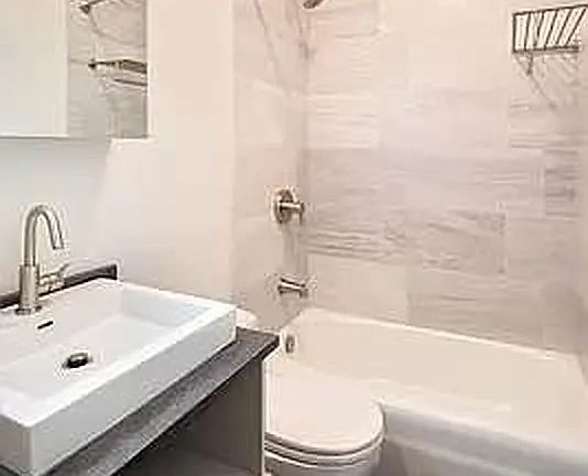 5th image of 515 W 47th St APT 5A