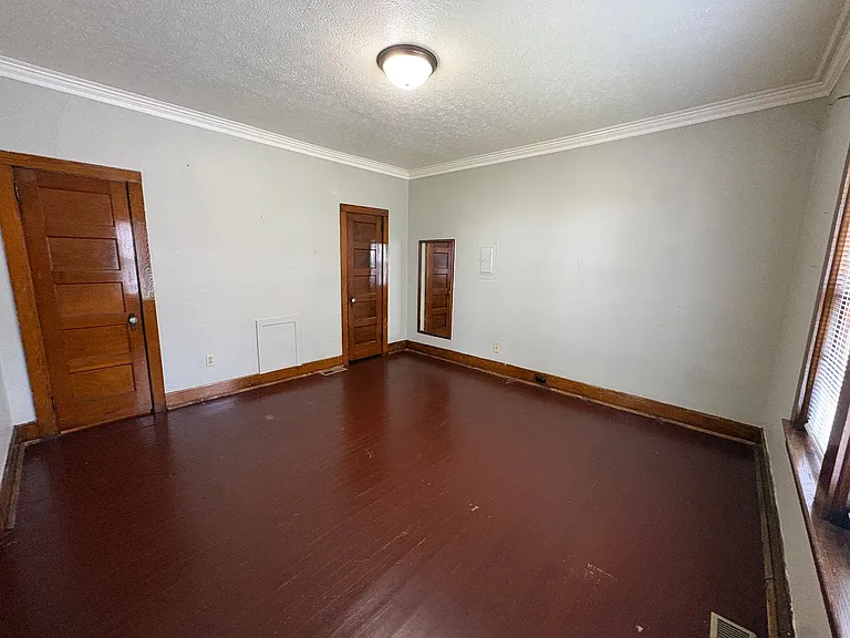 1338 College St — Photo 8