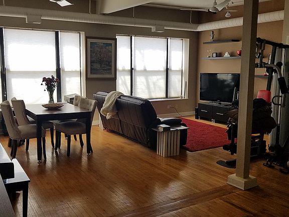 2nd image of 623 N Oakley Blvd #2
