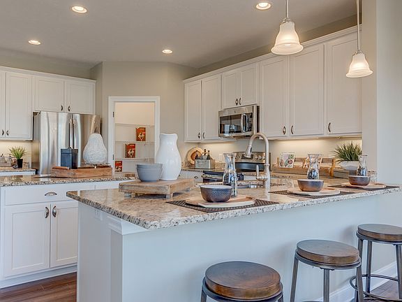 Kitchen with breakfast bar