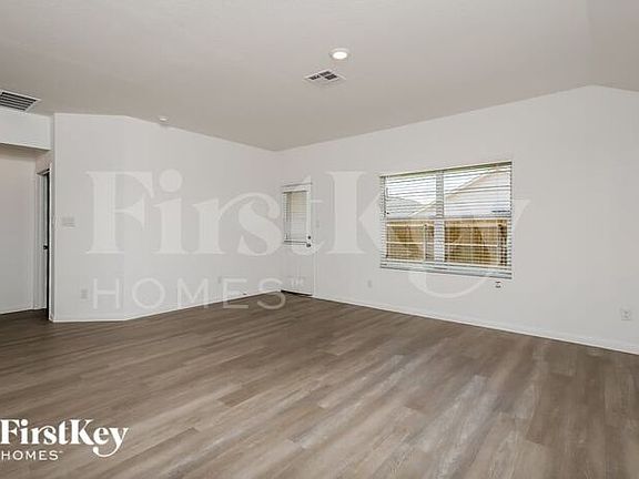 3rd image of 10706 Vinateros Dr