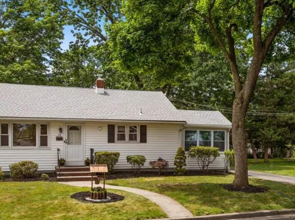 10 Labakan Pl, Highland Park, NJ 08904