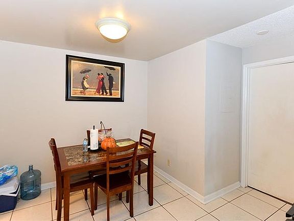 5th image of 6016 Westgate Dr APT 203