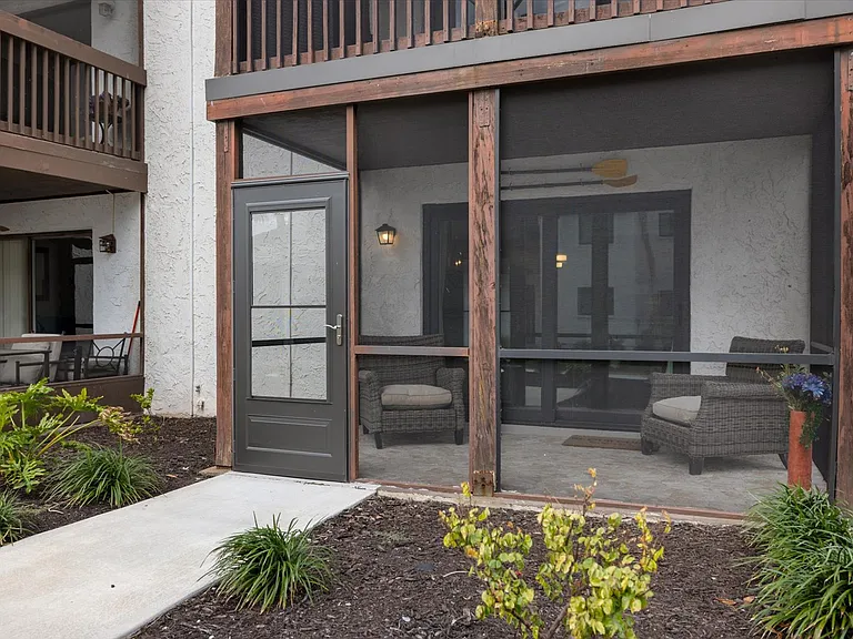 1604 Stickney Point Rd #102 — Photo 21
