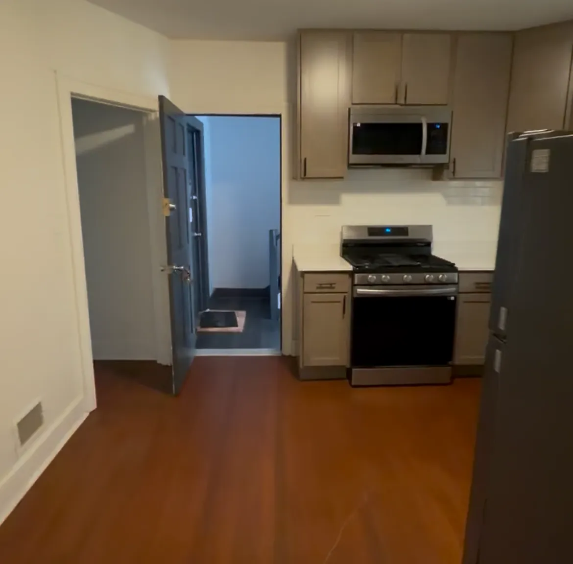 1 bed, 700 sqft, $1,250 — Photo 1