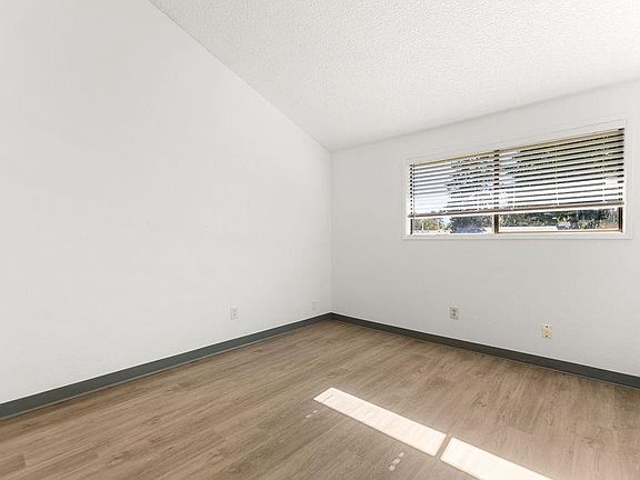 5th image of 14621-14625 NE Coast Pine Ct