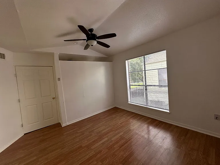 7901 Cambridge St — Photo 43