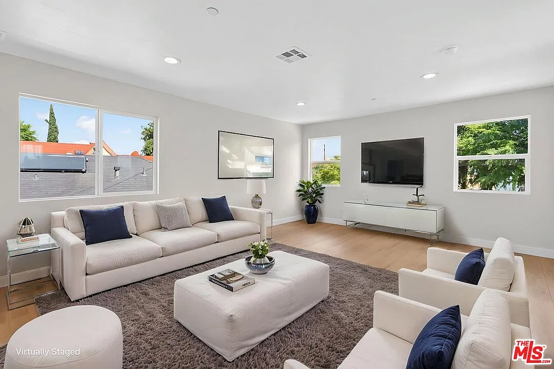 5 bed, 1600 sqft, $3,575 — Photo 1