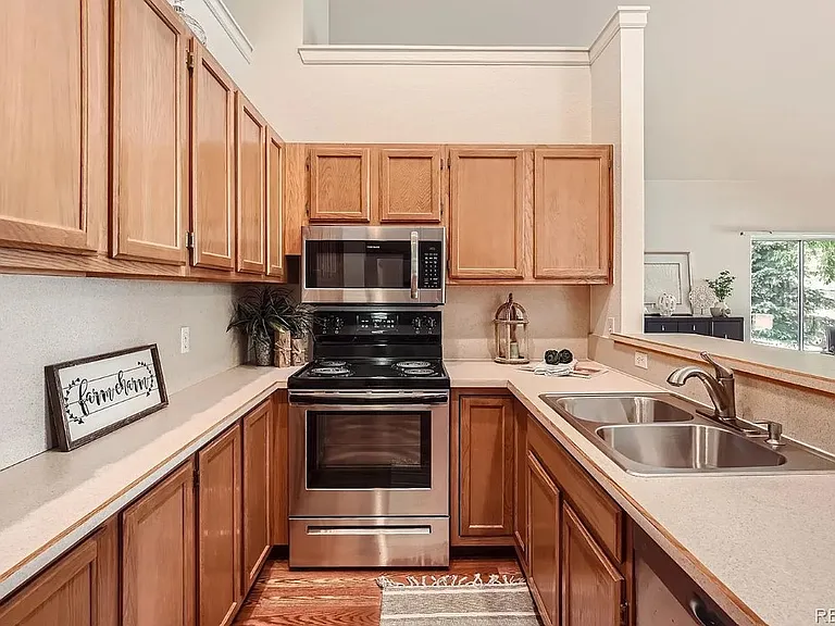 shared kitchen (plus you have a private wet bar in the basement)