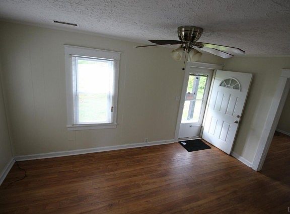 5th image of 907 Park St