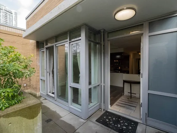 1033 Marinaside Cres #2M, Vancouver, BC V6Z 3A3