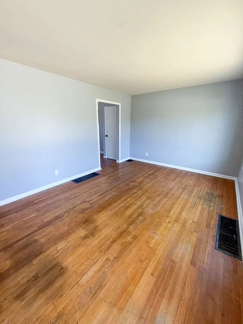 3 Bedroom Cape Cod Home with a Yard & Garage - One Month Free Rent! — Photo 3