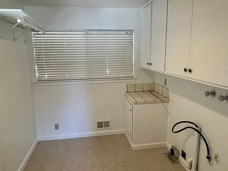 4700 Winding Way — Photo 10