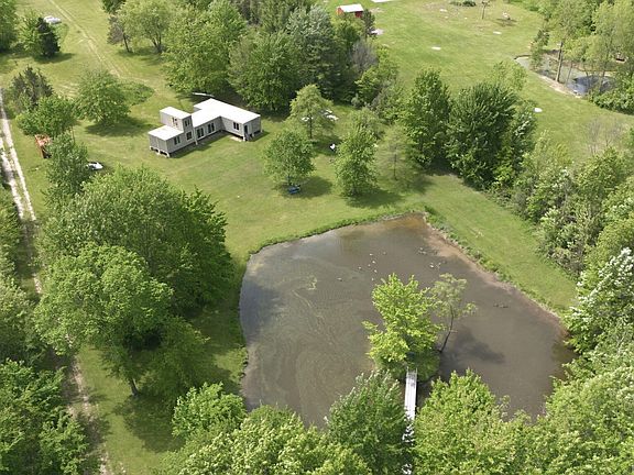 3rd image of 7767 Warren Woods Rd