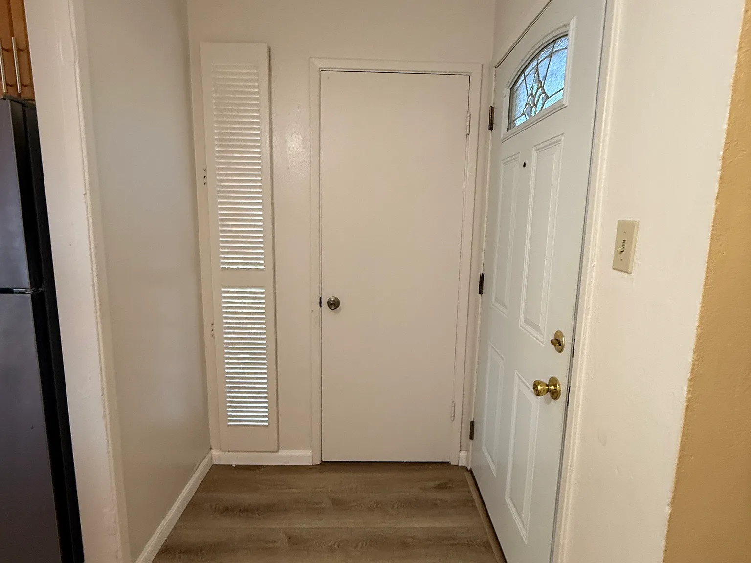 3 bed, 1.5 bath, 1300 sqft, $3,600 — Photo 2