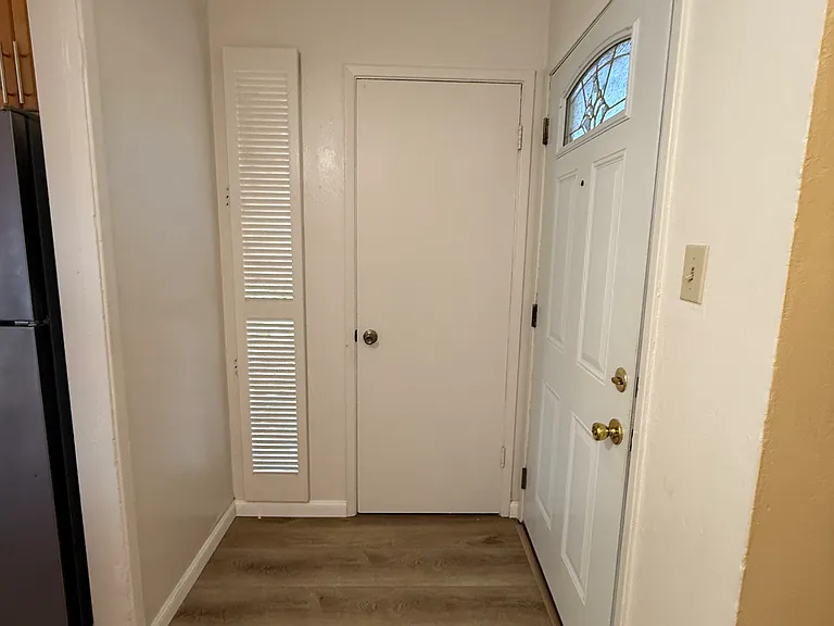 1103 Campbell St — Photo 2