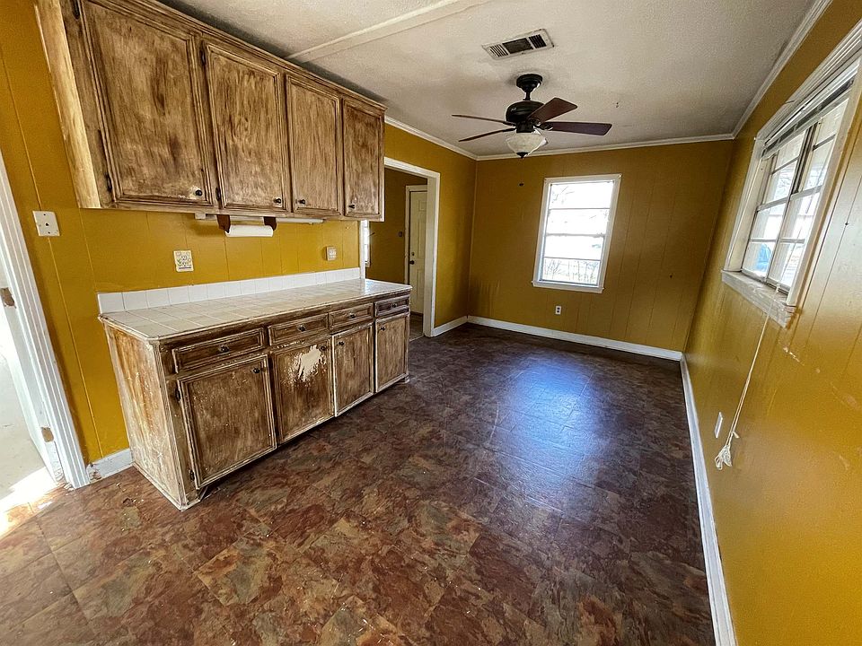 1st image of 229 Pemberton Dr
