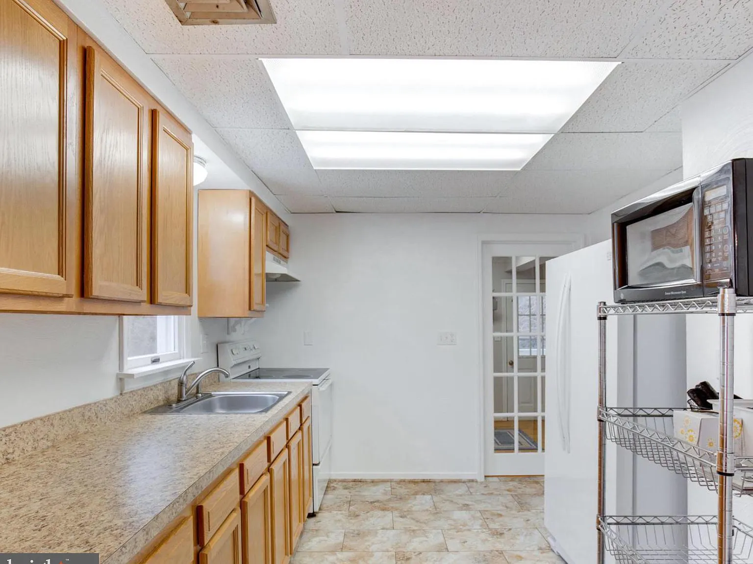 2 bed, 1.0 bath, 2709 sqft, $1,798 — Photo 3