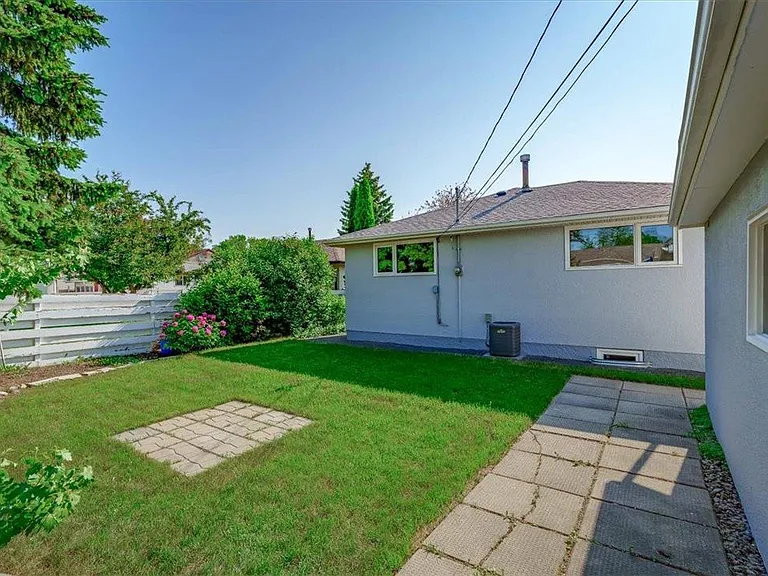 15 Lomond Blvd #15 — Photo 36