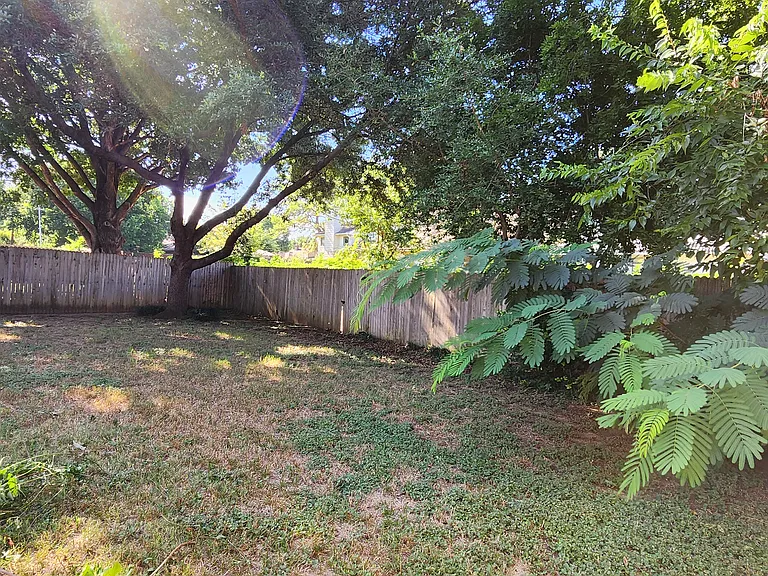 2204 Turf Club Dr — Photo 16