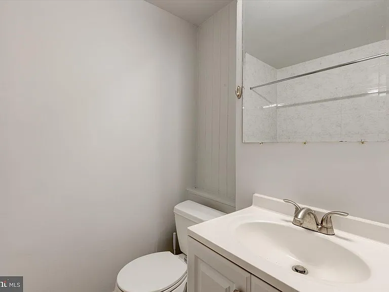 6th Pl NE — Photo 26