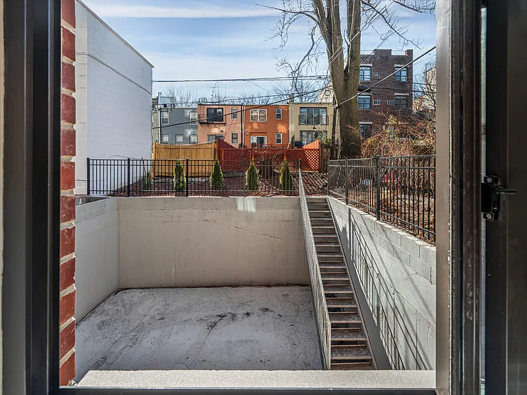 376 Baltic St #1B — Photo 9