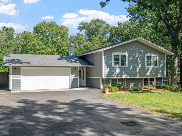 16300 N Hillcrest Ct, Eden Prairie, MN 55346
