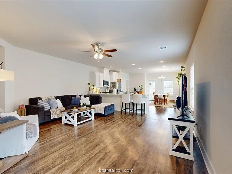 918 Fork Ct — Photo 3