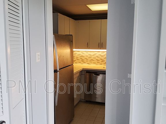 5th image of 4600 Ocean Dr APT 903
