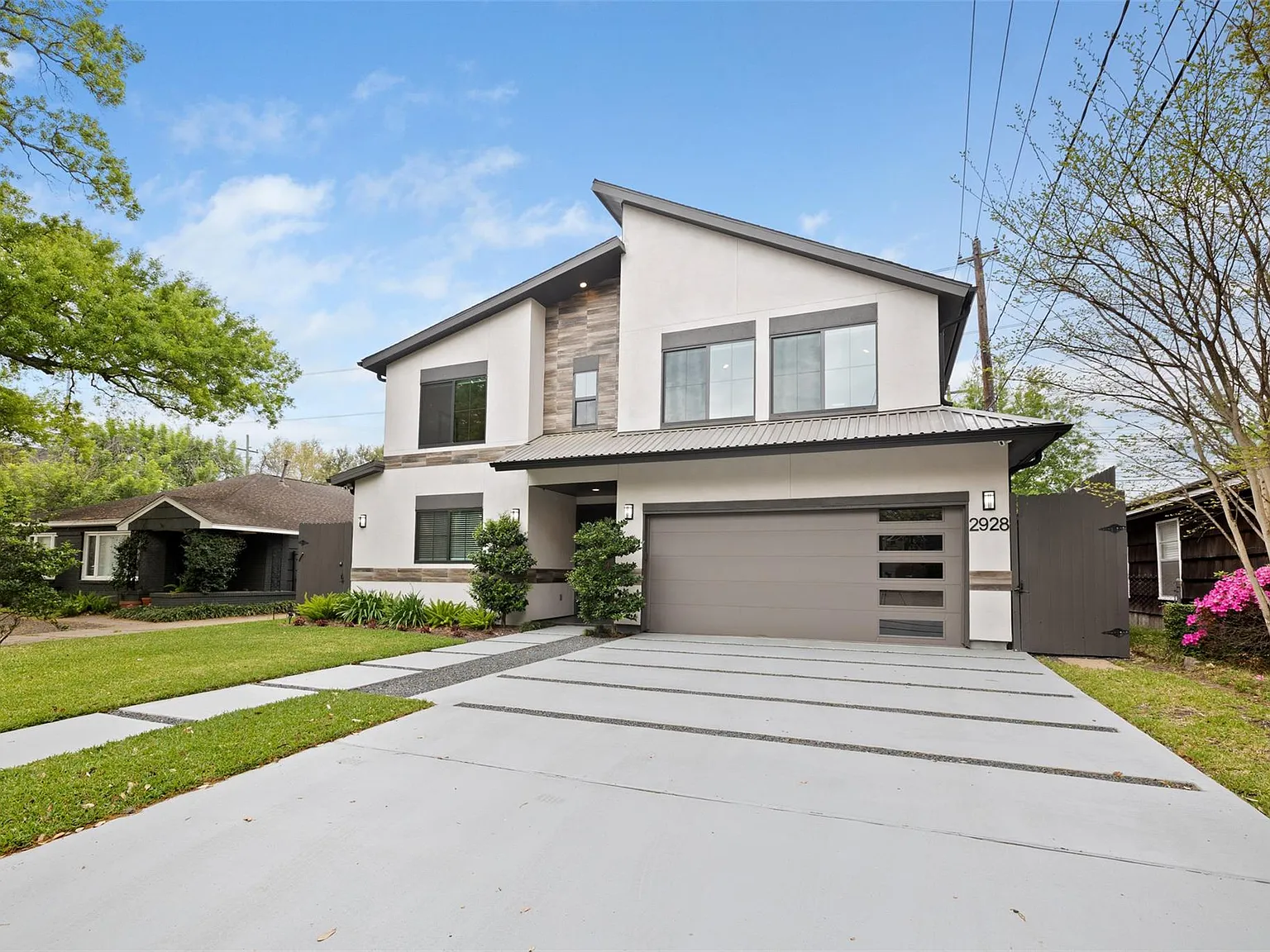 5 bed, 4.0 bath, 4126 sqft, $8,500 — Photo 2