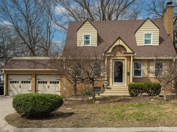 5905 Walnut Hill Dr, Des Moines, IA 50312