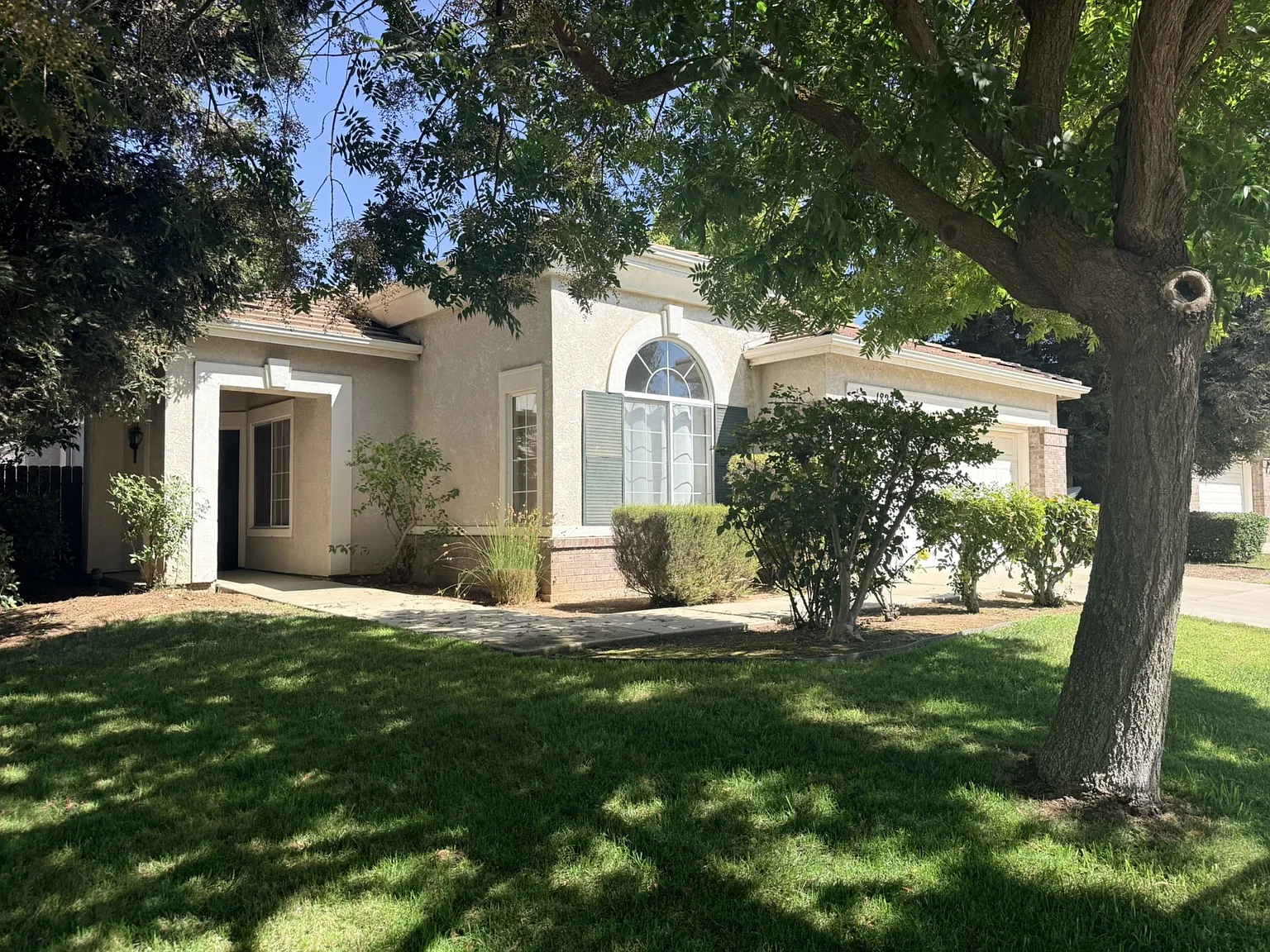 3 bed, 1827 sqft, $2,250 — Photo 3