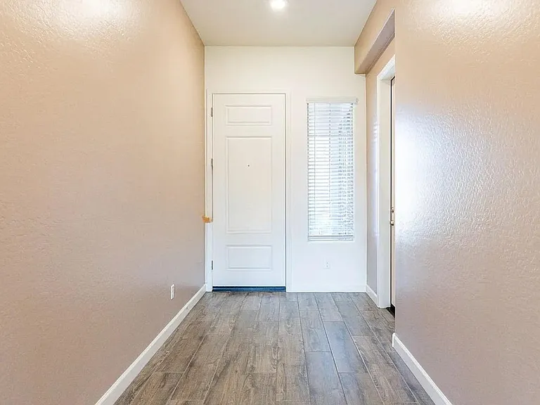 2811 W Pollack St — Photo 4