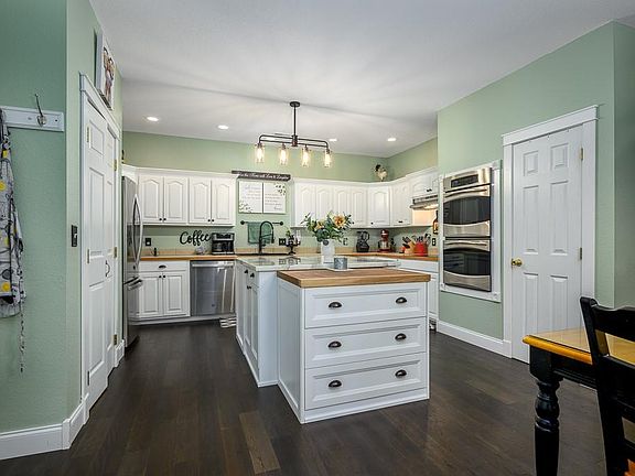 3rd image of 2030 Jackson Dr