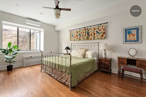 Sold by Triplemint | media 13