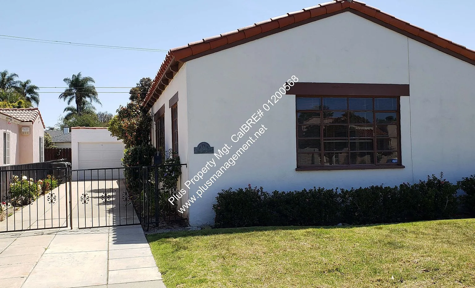 Carriage District One Bedroom Home With One Car Detached Garage and Small Yard — Photo 1