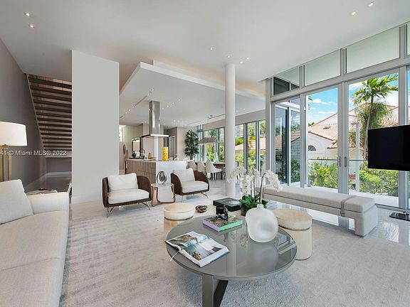 5th image of 3750 Yacht Club Dr #1