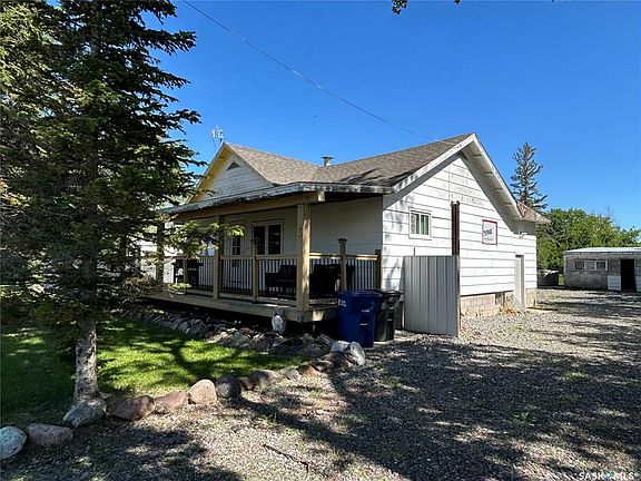 2nd image of 3 Coteau Ave E