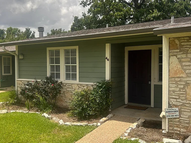 2800 Longmire Dr #44 — Photo 2