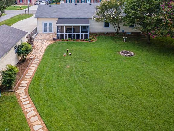 4th image of 2548 Angelyn Dr