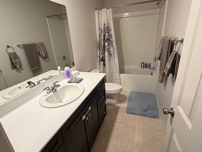 Upstairs shared full bathroom