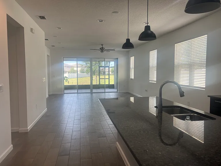 303 Irving Bend Dr — Photo 4
