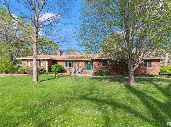 15 Oakland Dr, Riverton, IL 62561