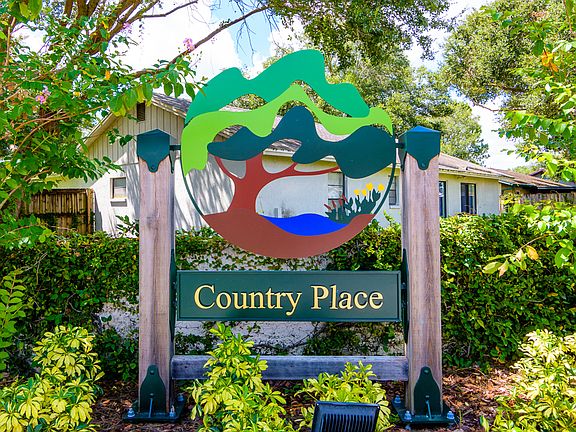 3rd image of 16209 Country Crossing Dr