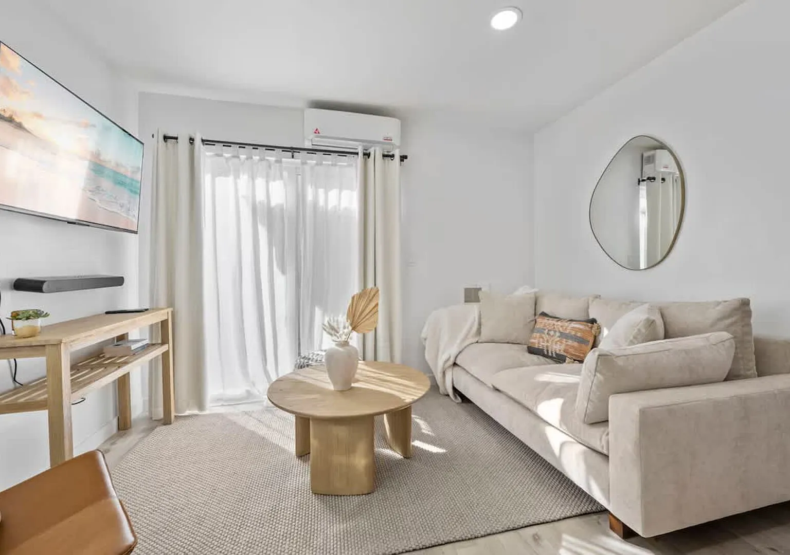 Your San Diego Home Base 2BD 1 BTH — Photo 2