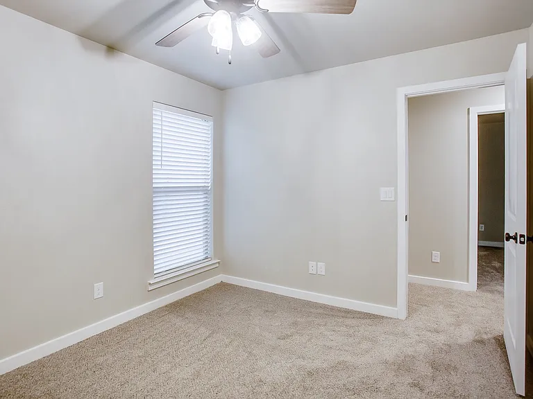13702 Avenue R — Photo 12