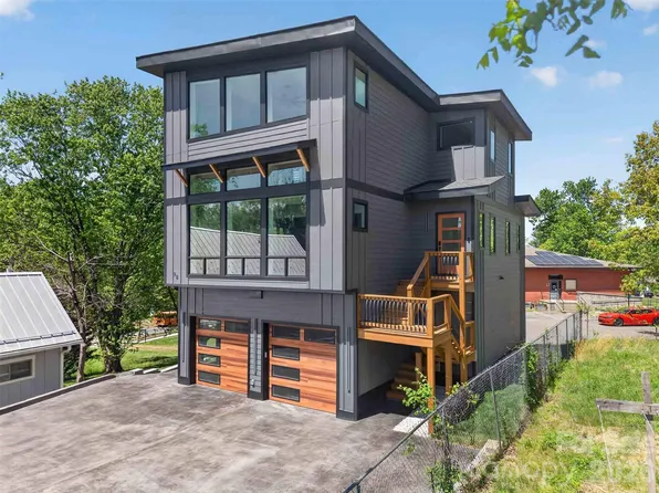 98 Downing St, Asheville, NC 28806