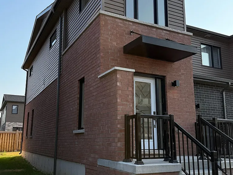 141 Turnberry Ln — Photo 2